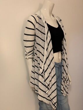 Lightweight cardigan with hoodie